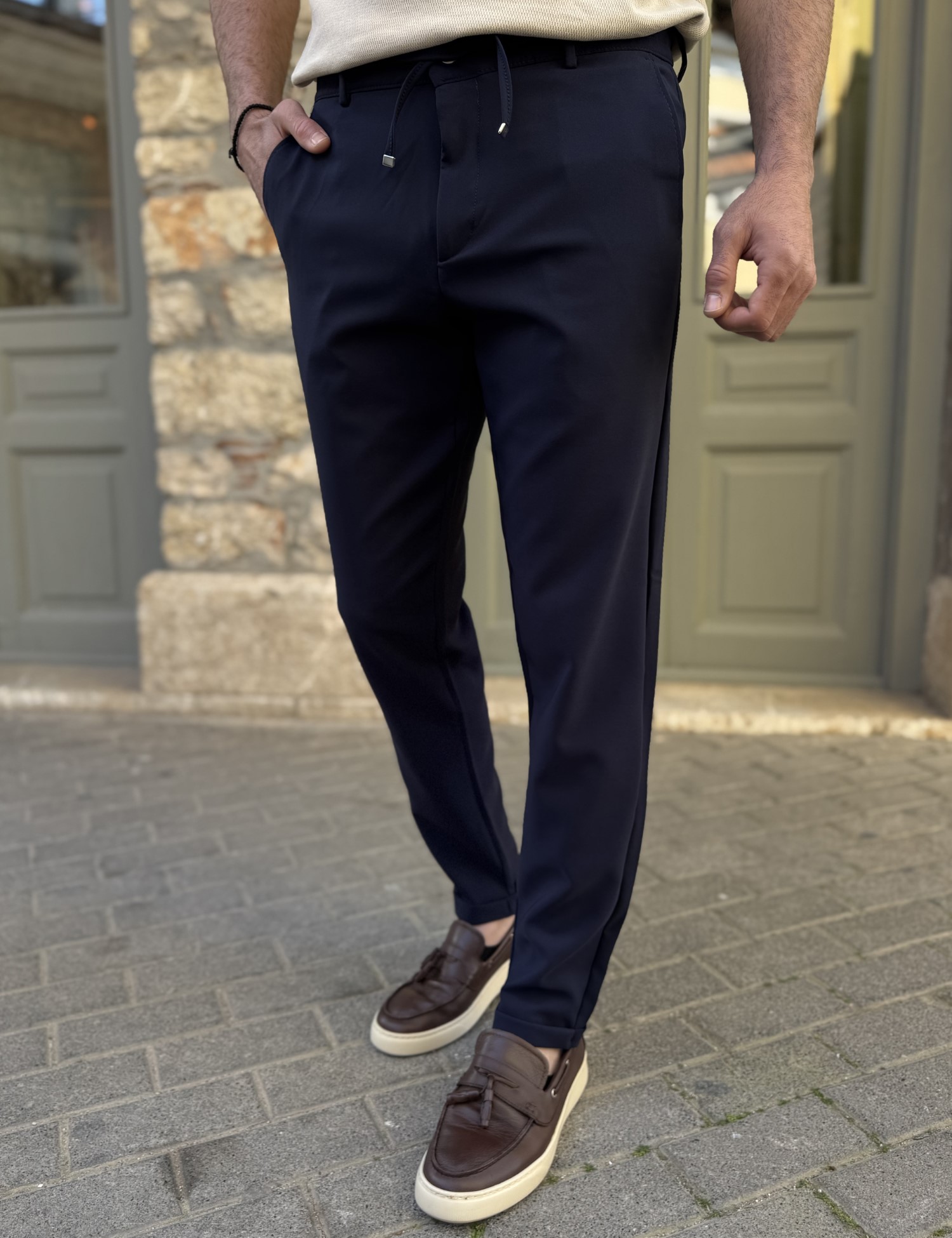 Ανδρικό υφασμάτινο μπλε παντελόνι με κορδόνι και κουμπί FCL5785N φωτογραφία